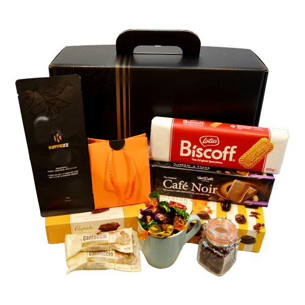 Luxe cadeaupakket met koffie, mok, chocolade, koekjes en snoepjes, verpakt in een stijlvolle geschenkdoos