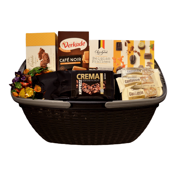 Luxe cadeaupakket met koffie, chocolade en koekjes, verpakt in een stijlvolle geschenkmand