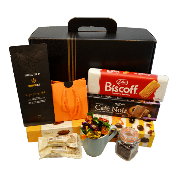 Luxe cadeaupakket met thee, mok, chocolade, koekjes en snoepjes, verpakt in een stijlvolle geschenkdoos