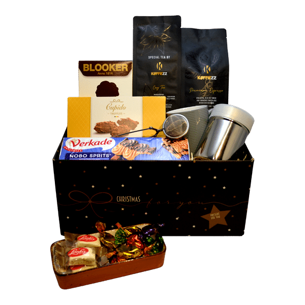 Luxe kerst cadeaupakket met koffie, thee, mok, chocolade, koekjes en snoepjes verpakt in een sfeervolle geschenkdoos