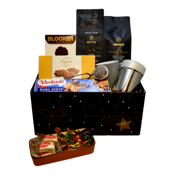 Luxe kerst cadeaupakket met koffie, thee, mok, chocolade, koekjes en snoepjes verpakt in een sfeervolle geschenkdoos