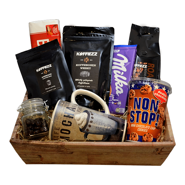 Luxe cadeaupakket met koffie, whisky koffiebonen, BBQ koffie rub, mok, chocolade, koekjes en snoepjes verpakt in een stijlvolle geschenkdoos