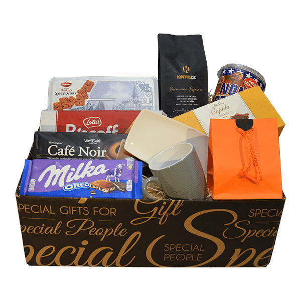 Luxe cadeaupakket met koffie, mok, schaaltje, chocolade, koekjes en snoepjes verpakt in een stijlvolle geschenkdoos