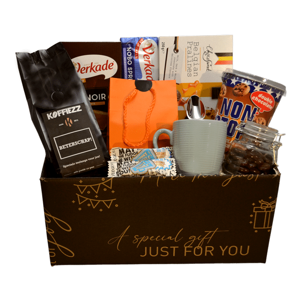 Luxe 'Beterschap' cadeaupakket met koffie, mok, chocolade, koekjes en snoepjes verpakt in een stijlvolle geschenkdoos