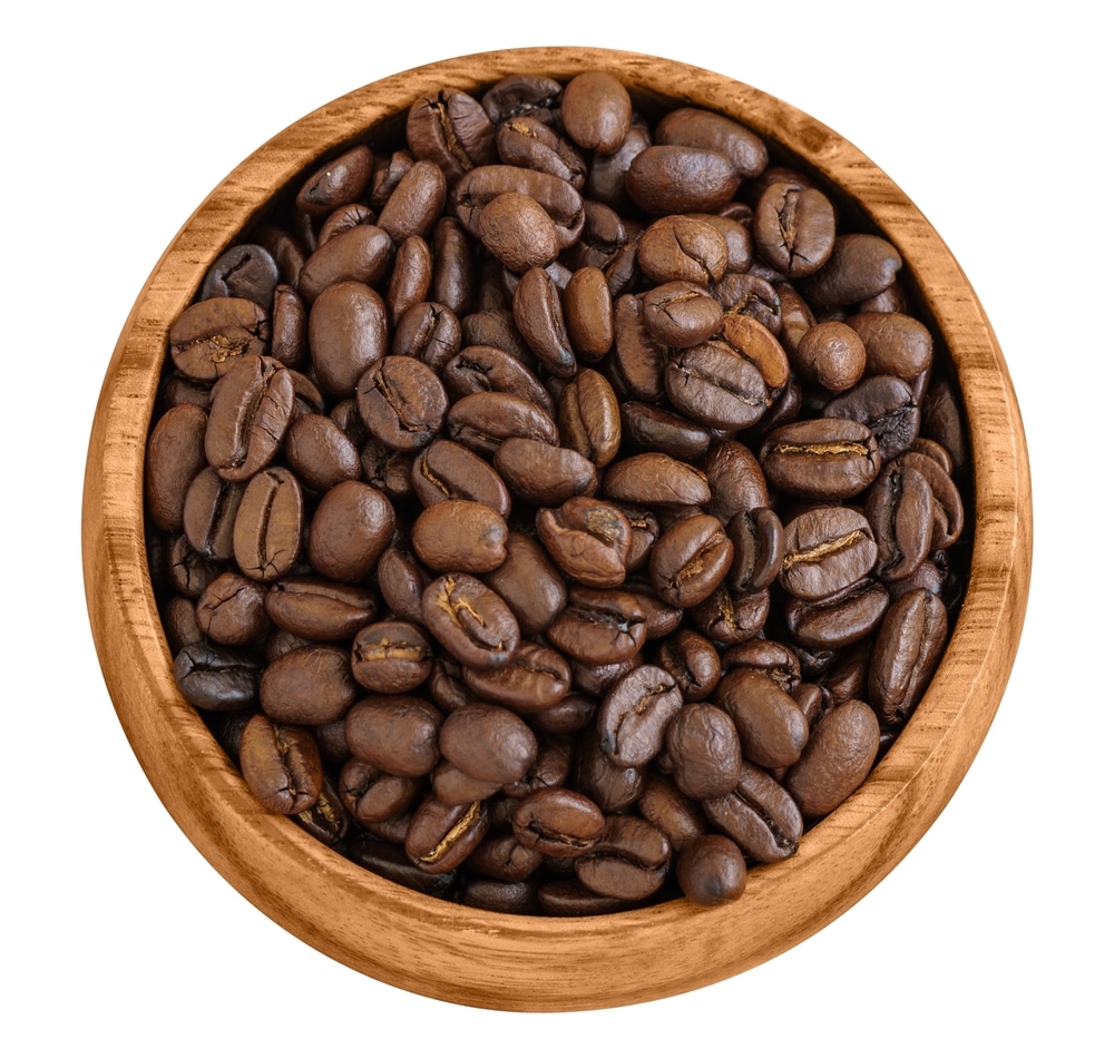 Koffiebonen in een houten kom