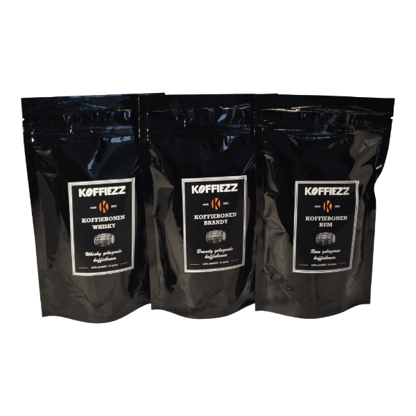 Een zak brandy koffiebonen en twee zakken whisky koffiebonen