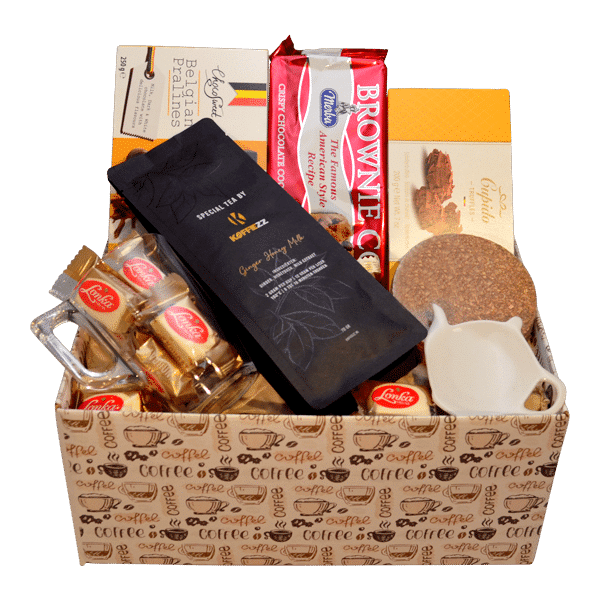 Luxe cadeaupakket met thee, schaaltje, chocolade, koekjes en snoepjes verpakt in een stijlvolle geschenkdoos